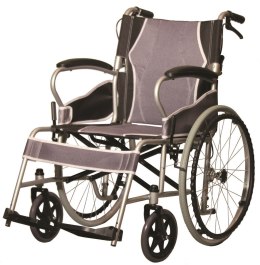 Lekki stalowy wózek inwalidzki z hamulcami AT52301