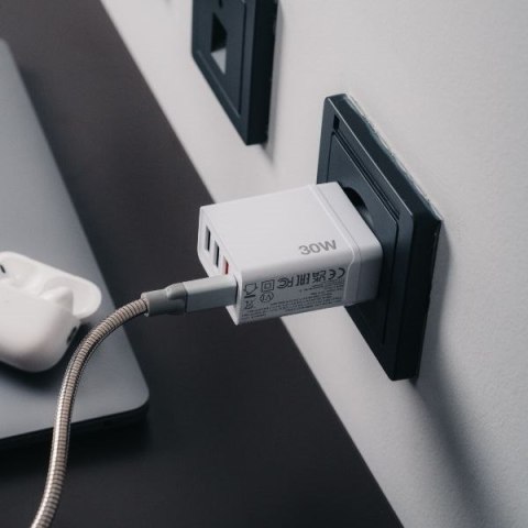 Verbatim Ładowarka sieciowa 30W 3xUSB-A/ USB-C PD 3.0 CHR-30EU2 biały/white 49701
