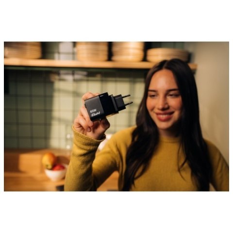 Verbatim Ładowarka sieciowa GaN 65W 2xUSB-C/USB-A + Adapter EU/UK/US czarny/black 32217