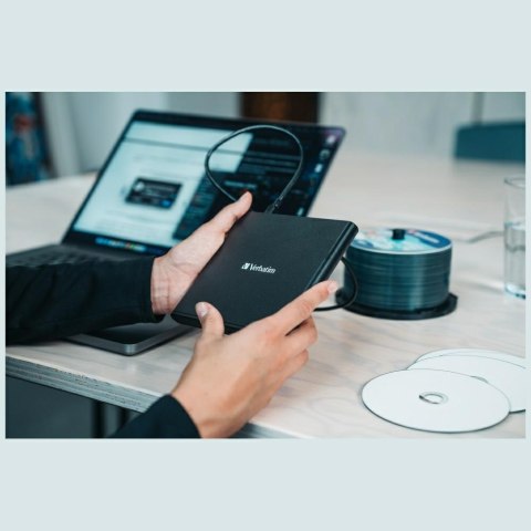 Verbatim Zewnętrzna nagrywarka Slimline CD/DVD USB-A + kabel USB-A/USB-A do USB-C czarny/black 98938