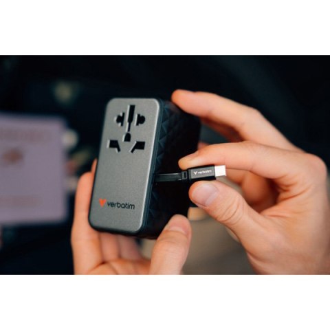 Verbatim, Uniwersalny adapter podróżny CNT-02 GaN III 3x USB-C PD QC 4+, 1x USB-C kabel, 1x USB-A QC, czarny, 85W