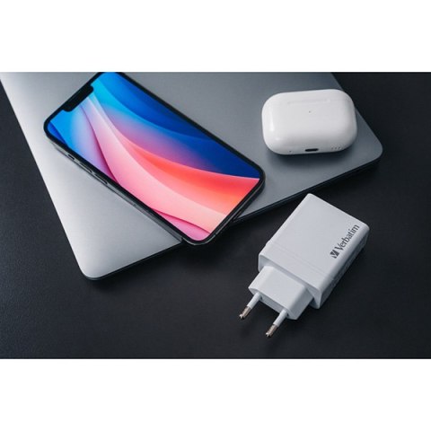 Verbatim Zasilacz / sieciowy adapter 30W, 4-portowy, 1x USB-C, 3x USB-A
