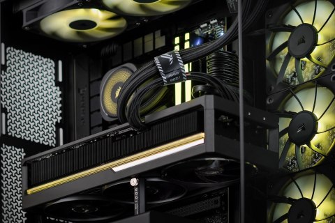 Actina iCUE 9800X3D/32GB/2TB/RTX5070Ti/850W