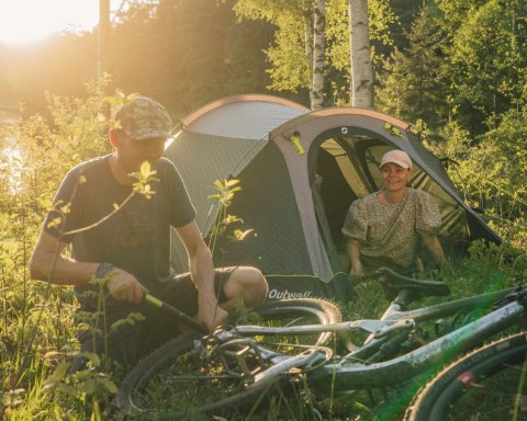 Outwell Earth 5 Plus Two room Tunnet Tent for 5 persons, Green, Grey | Outwell