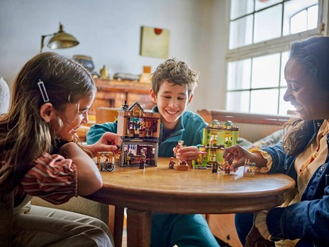 LEGO Harry Potter 76452 - Markowy sprzęt do quidditcha i lodziarnia