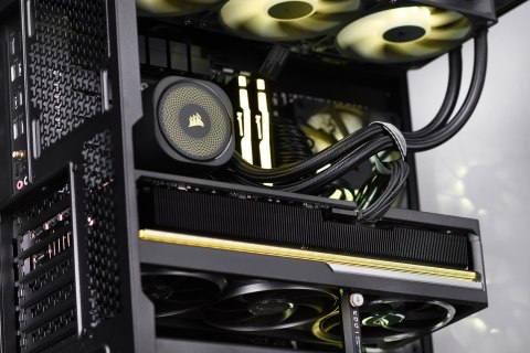 Actina iCUE 9800X3D/32GB/2TB/RX9070XT/850W