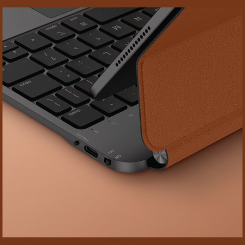 Etui UNIQ Venno Pro Magnetic Smart z klawiaturą do iPad Pro 11" M4 caramel