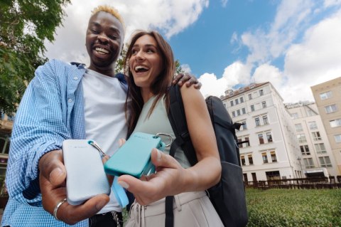 SSD 1TB Verbatim Pocket z dwoma pokrowcami, białym i jasnoniebieskim