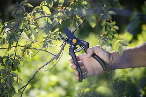 Fiskars 111960 Nożyce ogrodowe Bypass Czarny