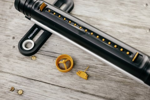 FISKARS ZRASZACZ WAHADŁOWY M X-SERIES
