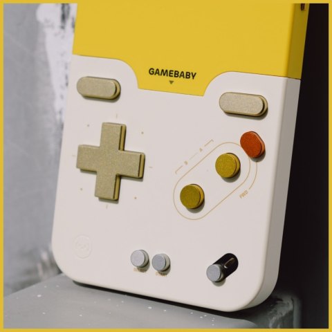 Etui GAMEBABY z kontrolerem do iPhone 16 Pro Max żółty