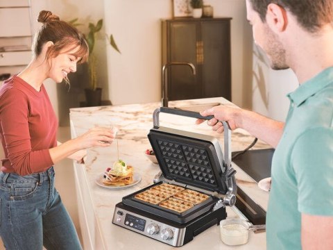 BRAUN MultiGrill 7 Kontaktowy grill CG 7044 z płytkami grillowymi, do smażenia i waflowymi