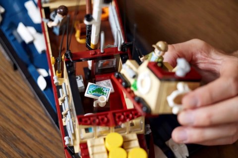 LEGO IDEAS 21350 Szczęki