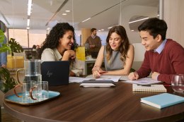 POLY Zestaw głośnomówiący Sync 40+ USB-A USB-C z certyfikatem Microsoft Teams + adapter USB-A BT700