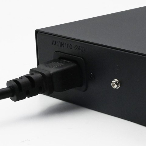 Qoltec Przełącznik sieciowy SWITCH Gigabit Ethernet PoE | 16x RJ45 | 2x RJ45 Uplink | 2x SFP | 1000Mb/s