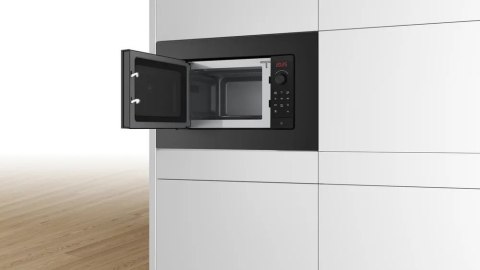 Kuchenka mikrofalowa do zabudowy BOSCH BFL623MB4 czarna, AutoPilot 7, asystent czyszczenia
