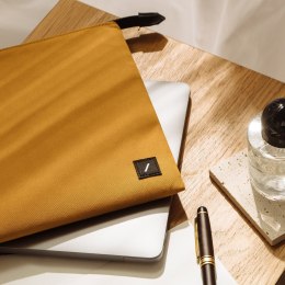 Pokrowiec Native Union Stow Lite na MacBook