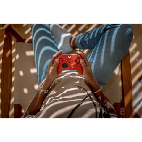 Microsoft Xbox Series Kontroler - Pulsujący czerwon (OUTLET)